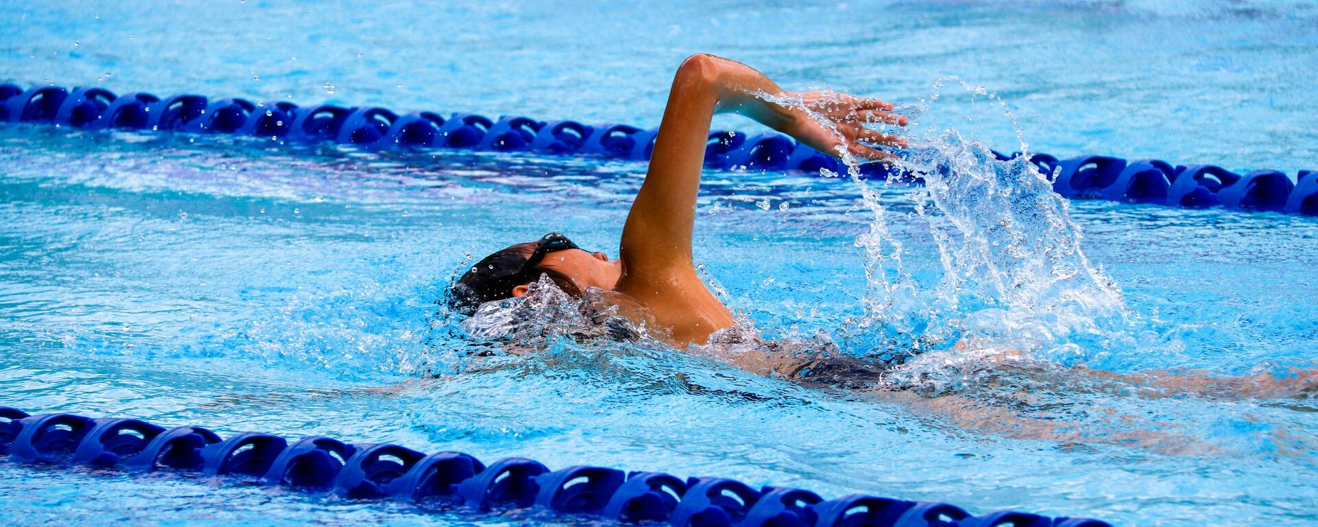 Kids swimming 