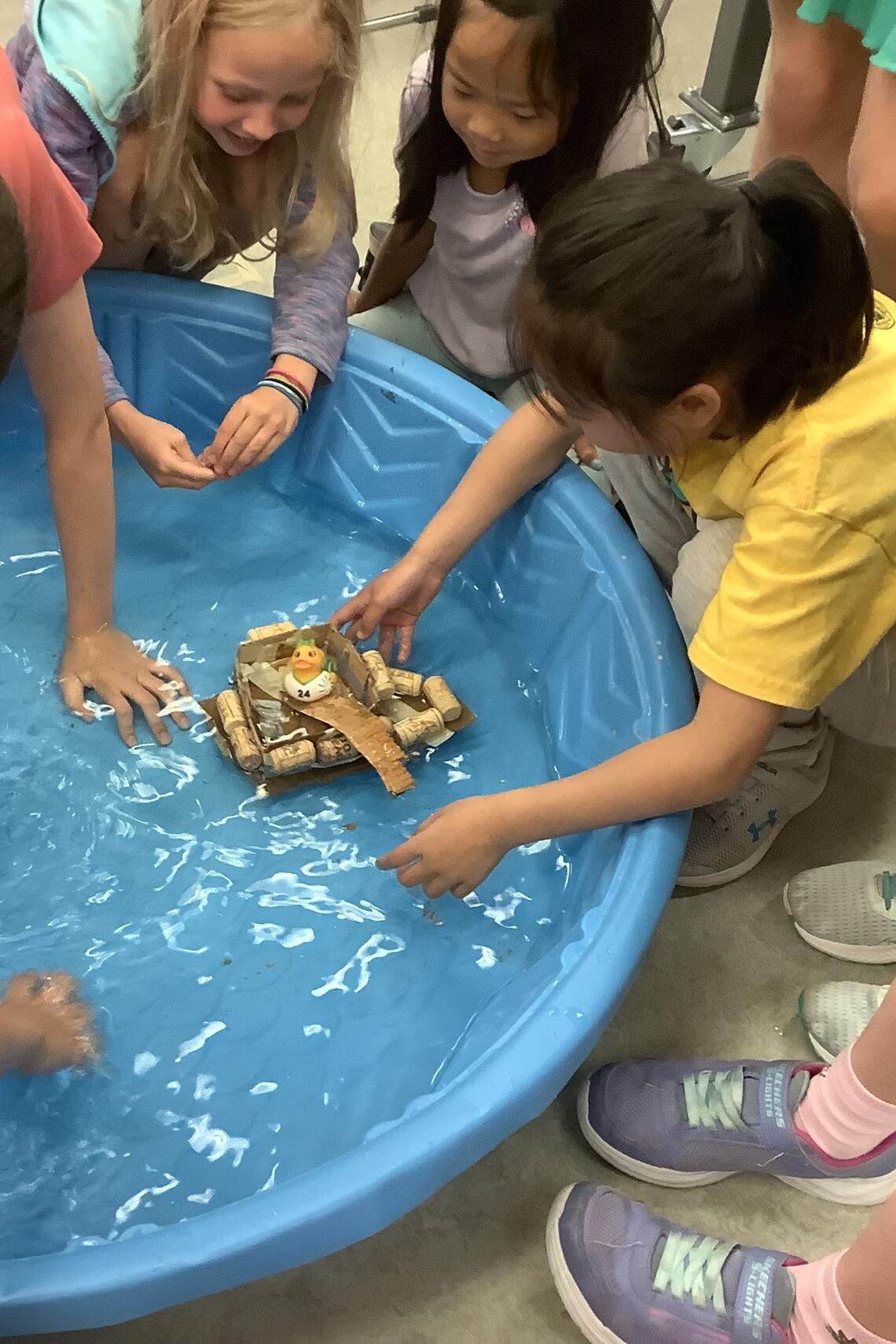 kids doing science experiment 