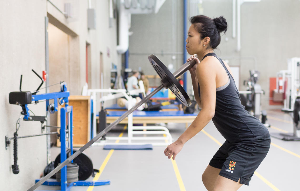 woman lifting weights