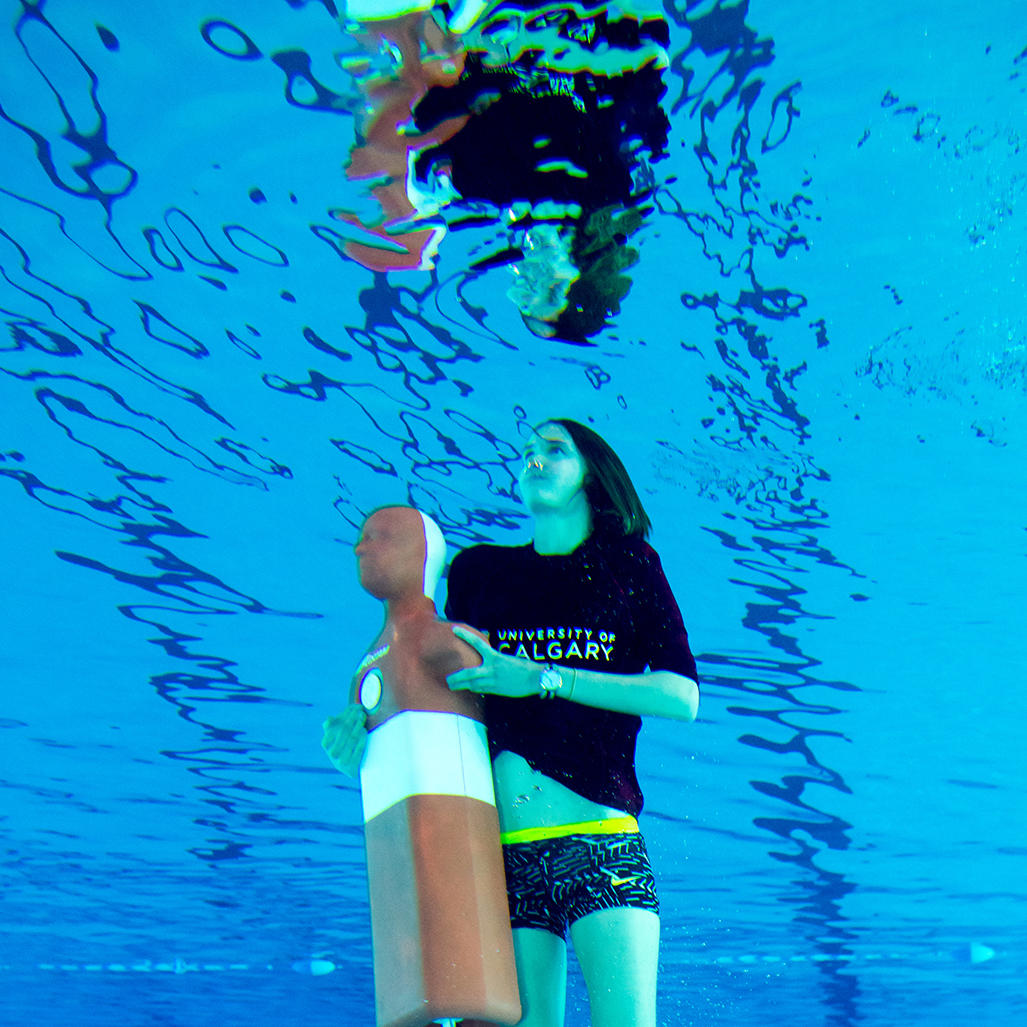 UCalgary Lifeguard practices rescue