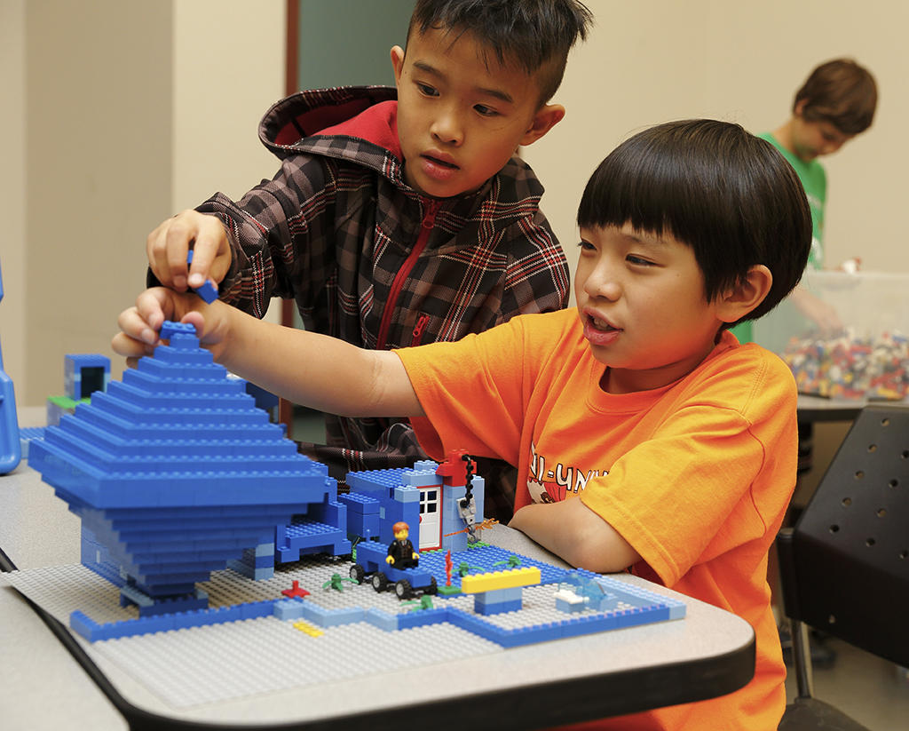 Mini U kids playing with Lego