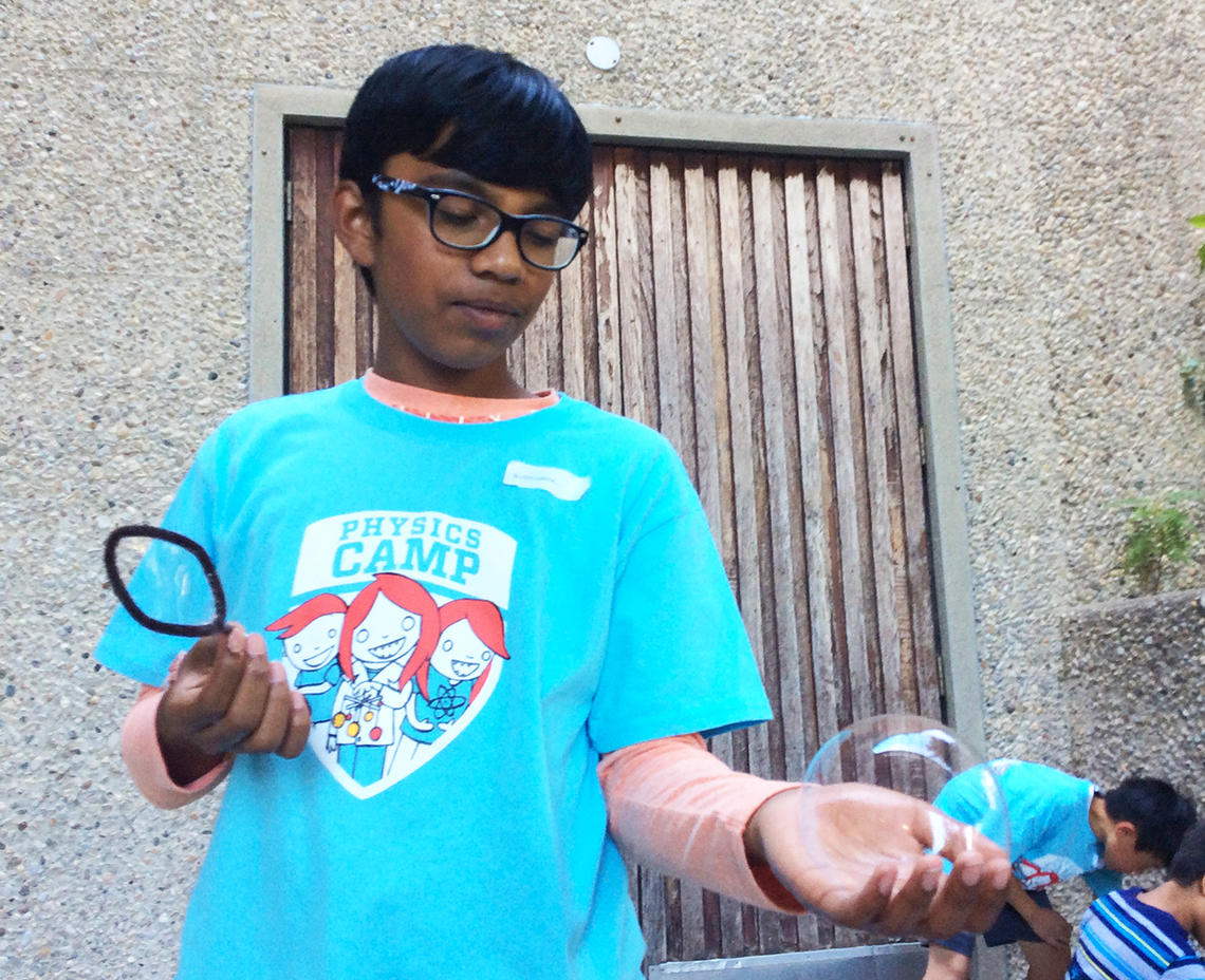 Homemade bubbles experiment UCalgary