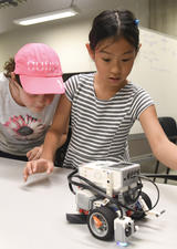 Minds in Motion campers learning science